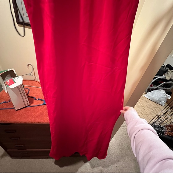 The MOST BEAUTIFUL red ball gown - Picture 5 of 6